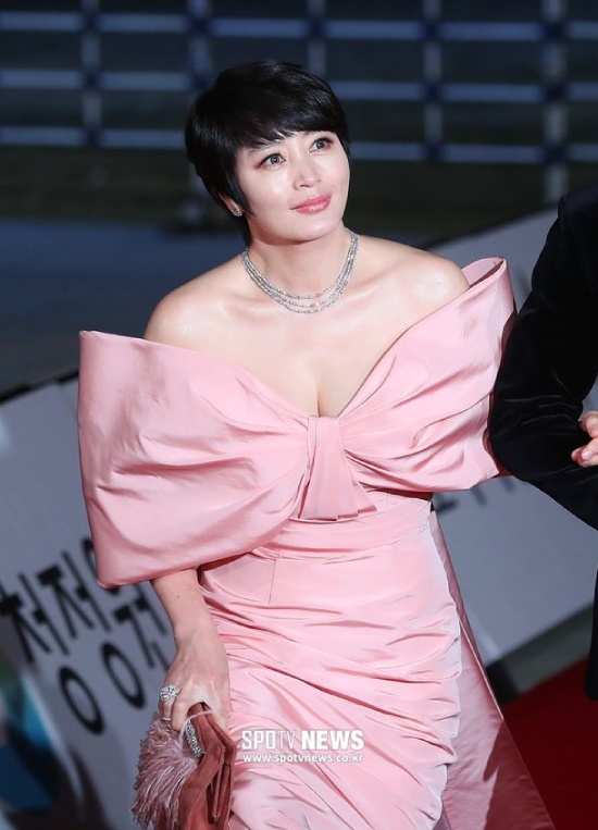 dien vien mac ho anh 8