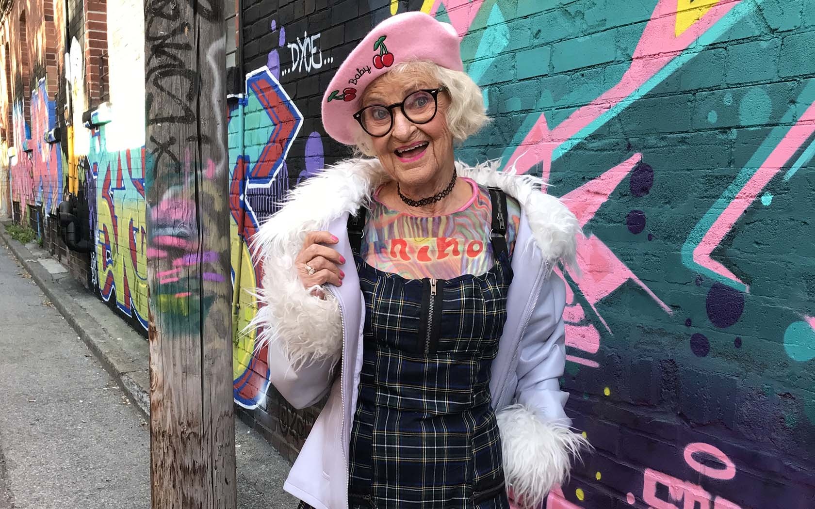 nguoi mau gia nhat anh 2