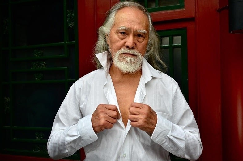 Cu ong hon 80 tuoi va man catwalk noi tieng tai Trung Quoc hinh anh