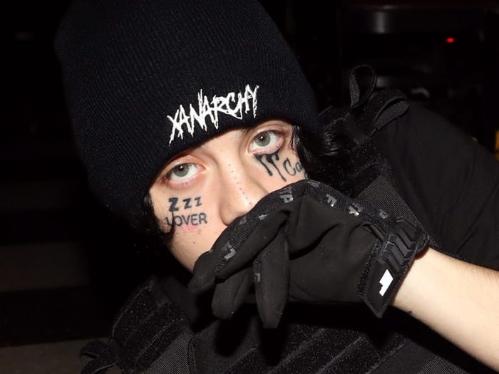 hinh xam tren mat anh 10