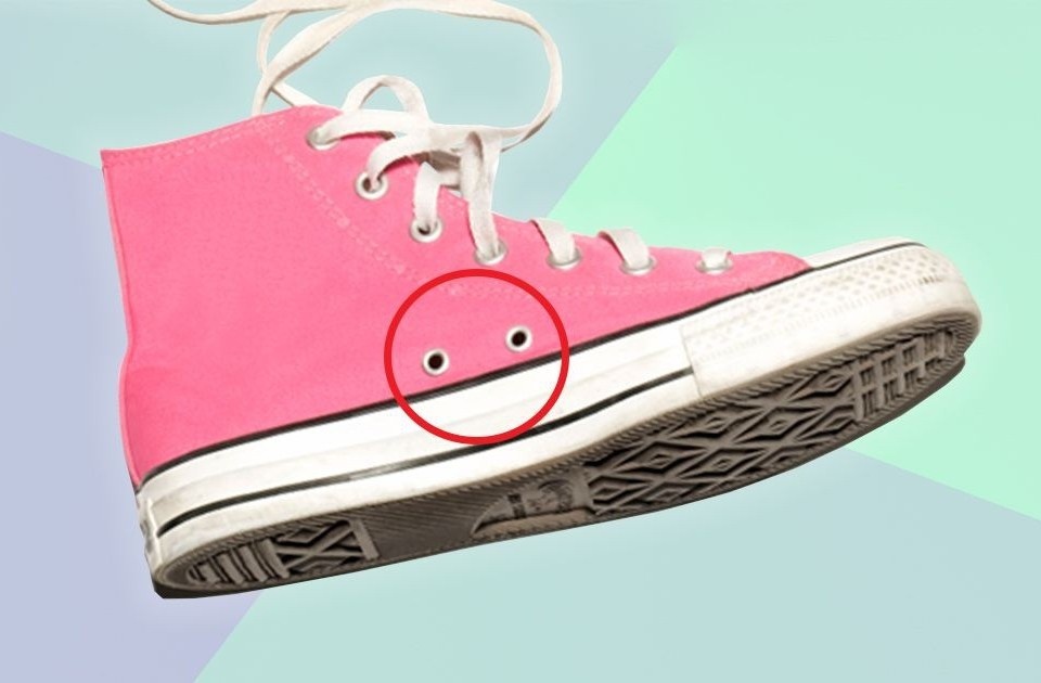 Tai sao giay sneakers thuong co 2 lo o than? hinh anh