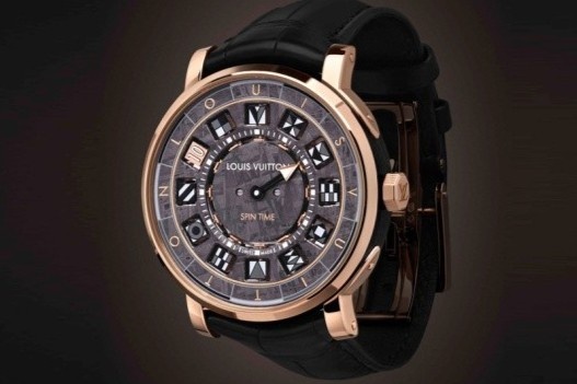Louis Vuitton gan vat lieu ngoai Trai Dat vao dong ho gan 50.000 USD hinh anh
