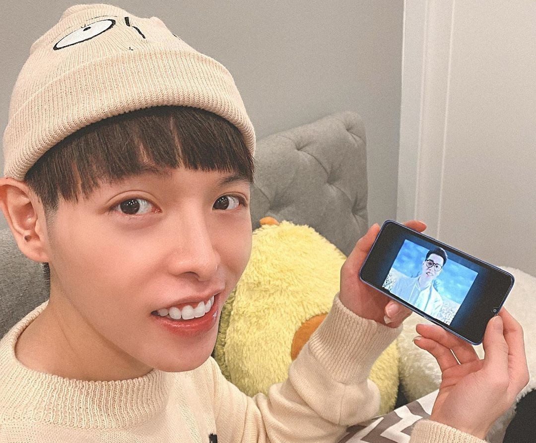 Duc Phuc cat toc anh 2