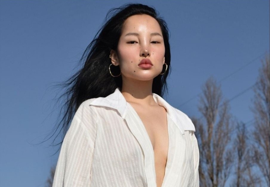 Nang mau duoc cac hang san don nho co guong mat la hinh anh