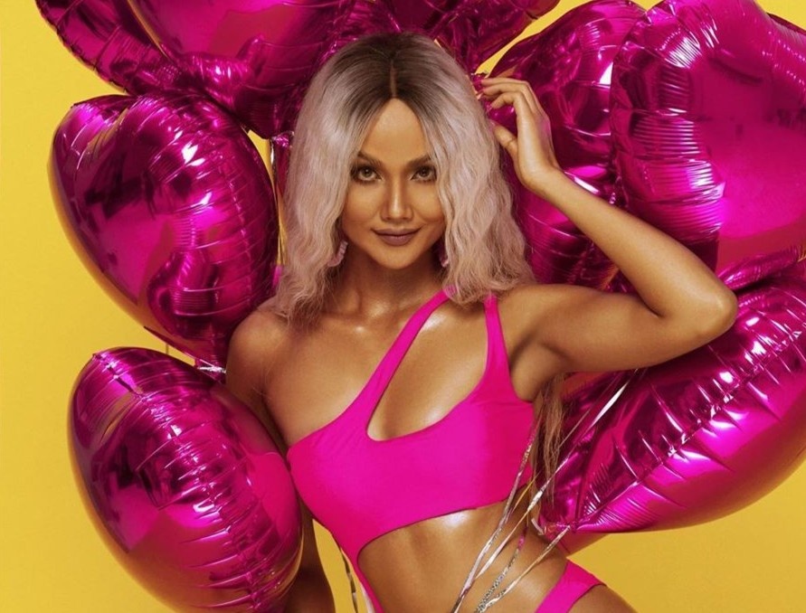 H'Hen Nie mac bikini hong, trang diem nhu Nicki Minaj mung sinh nhat hinh anh