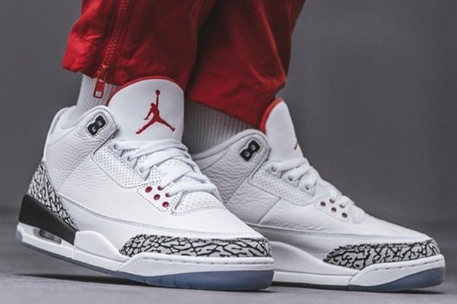 Dan chuyen co phat hien duoc giay fake giong het that? hinh anh