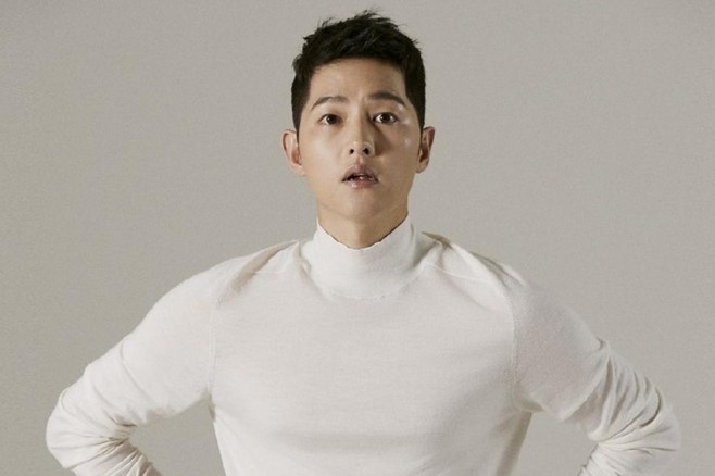 Song Joong Ki tap pilates moi sang, nhin an de tre hon hinh anh