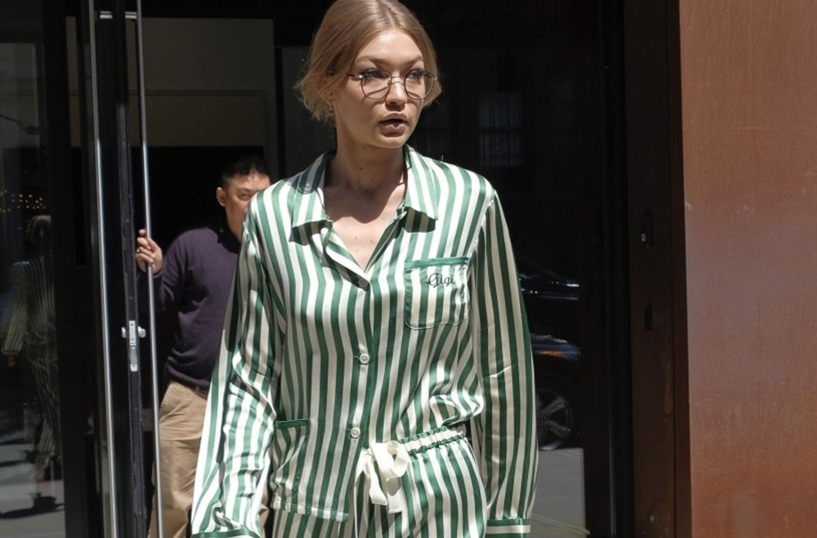 gigi hadid lộ bụng bầu ảnh 2 gigi hadid lo bung bau anh 2