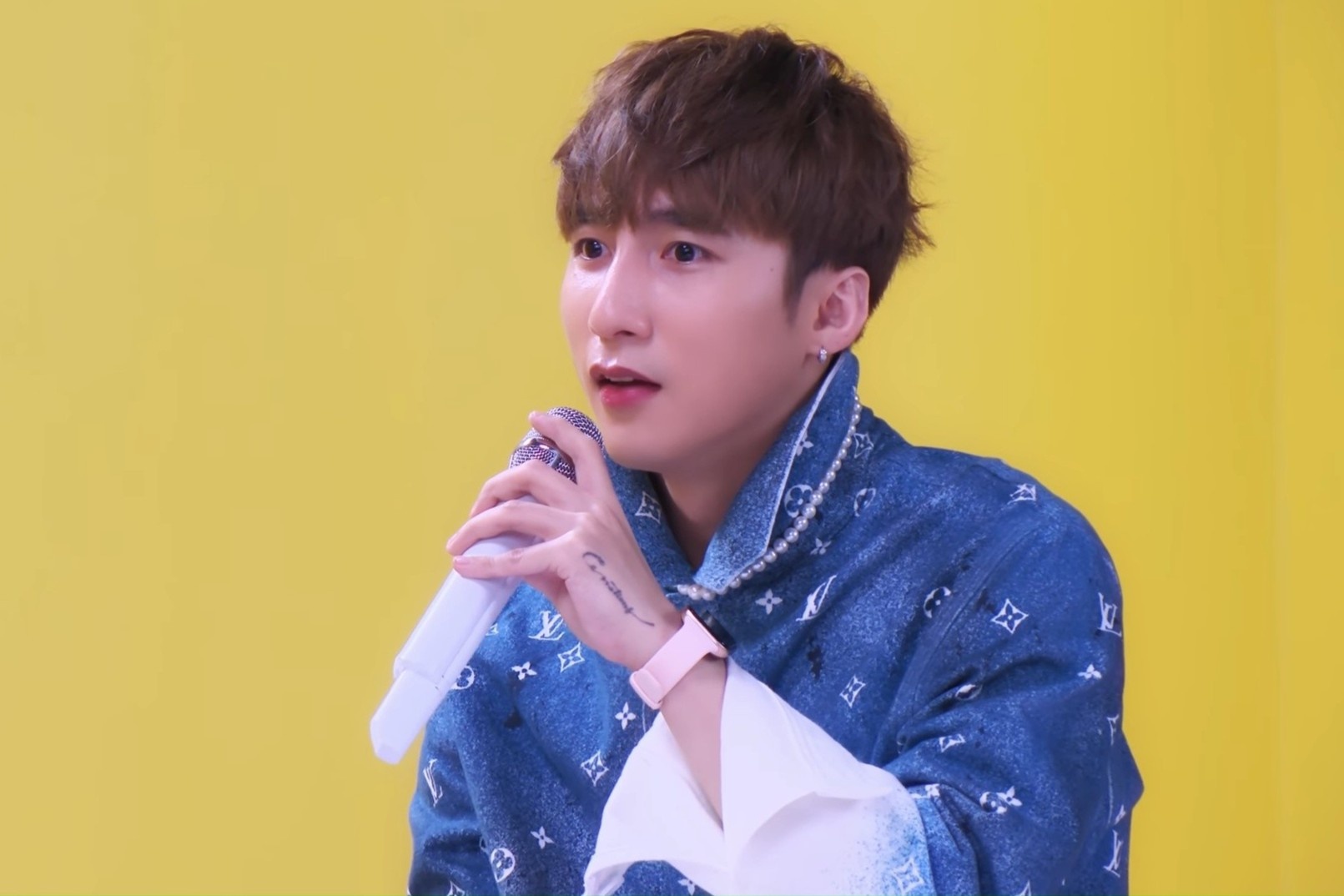 Son Tung M-TP chi gan 9.000 USD cho bo do bieu dien live hinh anh