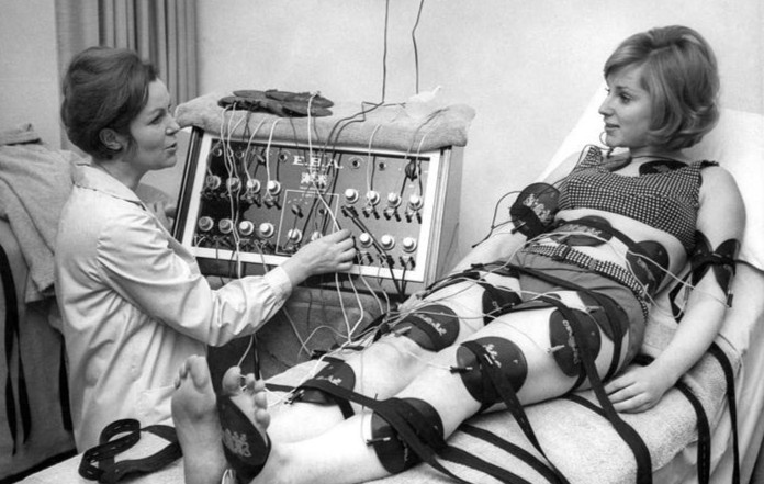 Giat dien, an san day va 5 cach giam can ky la trong lich su hinh anh