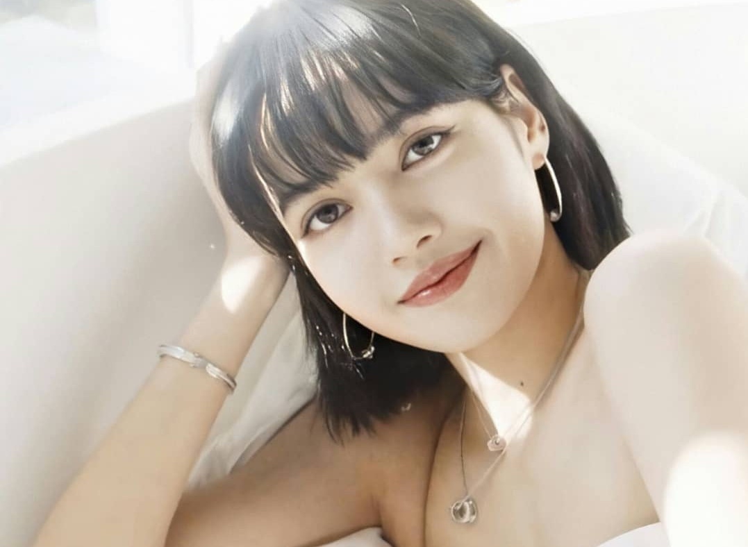 Lisa lan dau mac vay cup nguc goi cam hinh anh