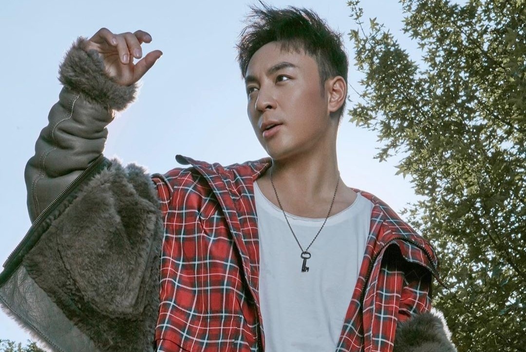 Thich Tieu Long dien nhieu do hieu gia nghin USD hinh anh