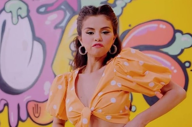 Selena Gomez mac do re hon BlackPink trong MV 'Ice Cream' hinh anh