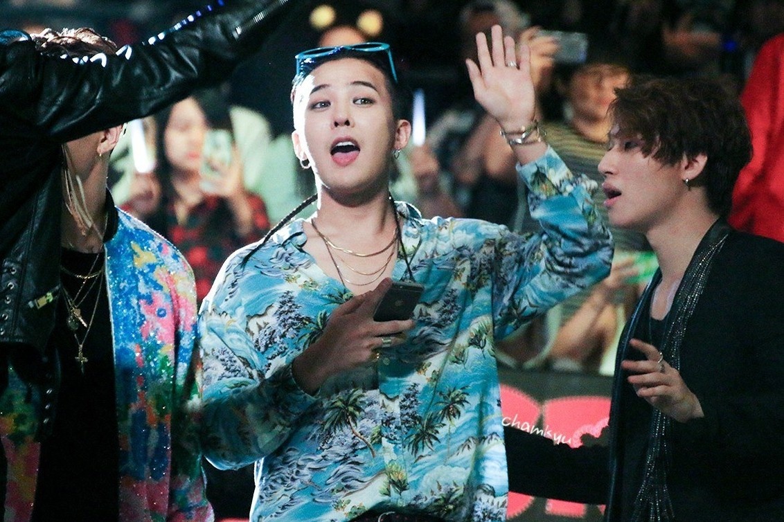 Nguon goc ra doi chiec ao hoa la cua nam gioi hinh anh