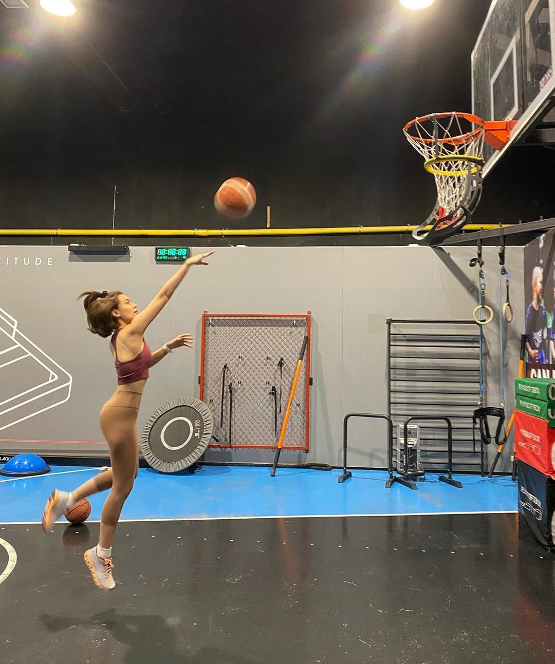 sao nữ có cơ bụng ảnh 9 sao nu co co bung anh 9