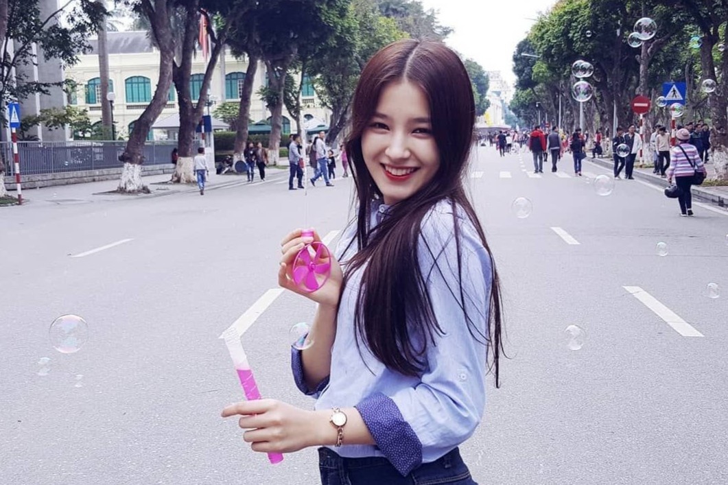 'Tranh hieu len pho di bo ho Guom la phai mac vest, do cong so' hinh anh