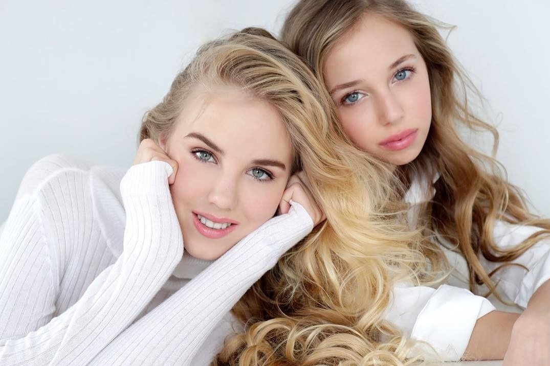 Hai cong chua Italy mac dep nhu ngoi sao hinh anh