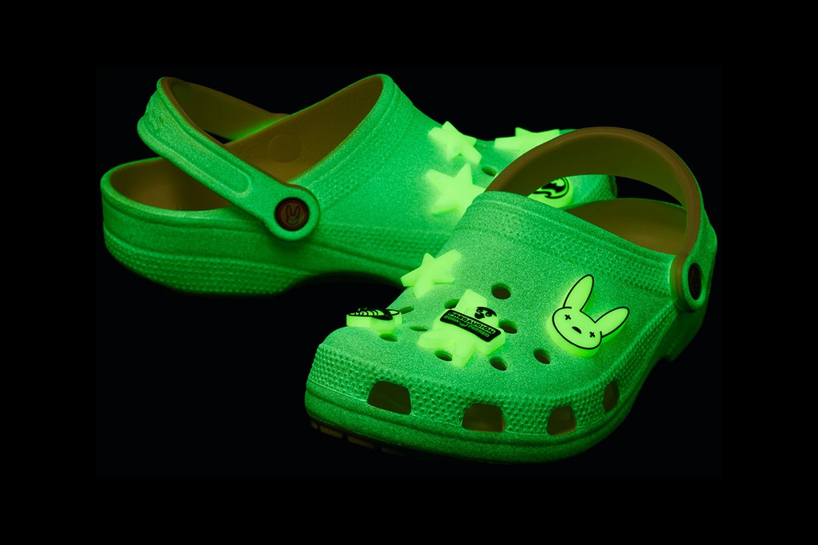 Justin Bieber mang giay Crocs anh 2