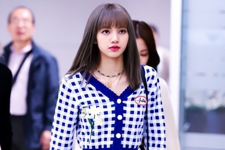 6 cach mac ao len giup ban trong sanh dieu hinh anh