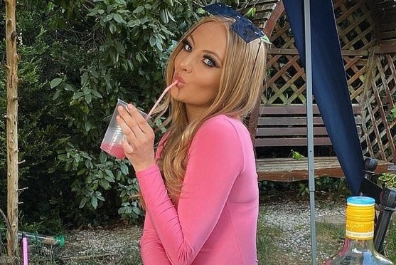 Co gai khong dam yeu ai vi co mui ca map hinh anh