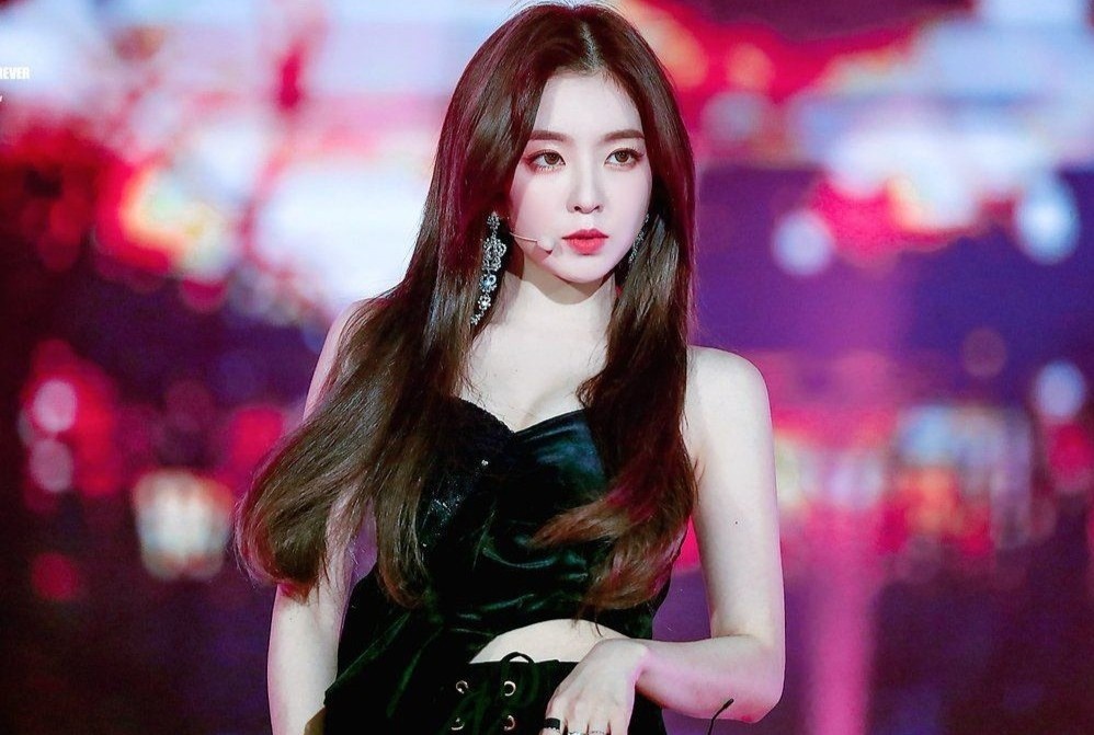 Nhieu nguoi trong nganh thoi trang benh vuc Irene hinh anh