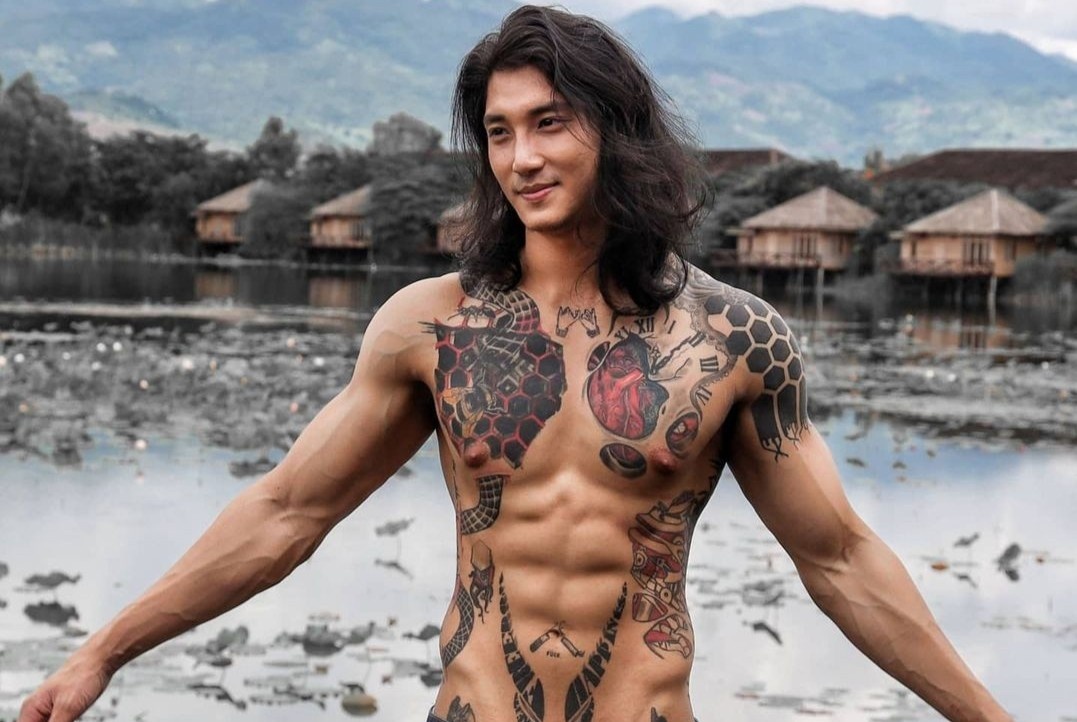 Nam nguoi mau xam tro duoc vi nhu Aquaman hinh anh