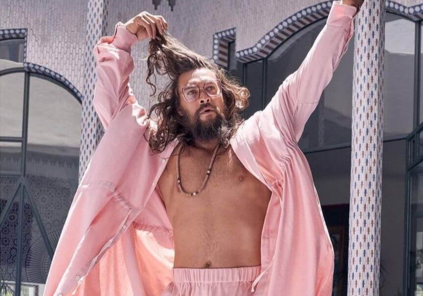 Vi sao Jason Momoa thich mac do mau hong? hinh anh