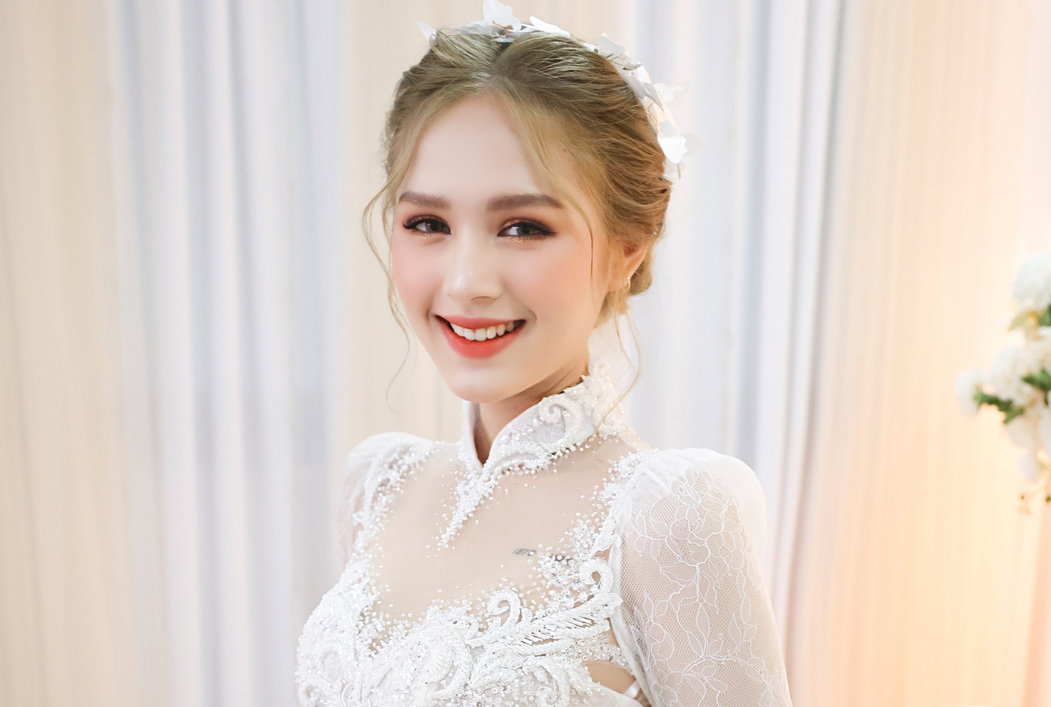 Streamer Xemesis va Trang Pham mac ao dai cuoi 50 trieu dong hinh anh