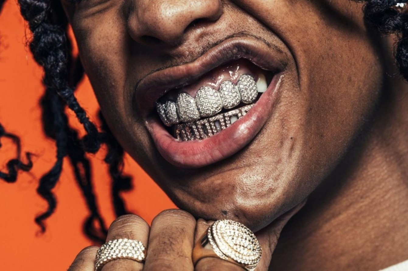 Rang dinh kim cuong va nhung mon do gan lien voi rapper hinh anh