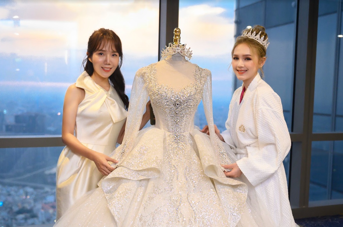 Vi sao vay cuoi cua Trang Pham co gia 28 ty dong? hinh anh