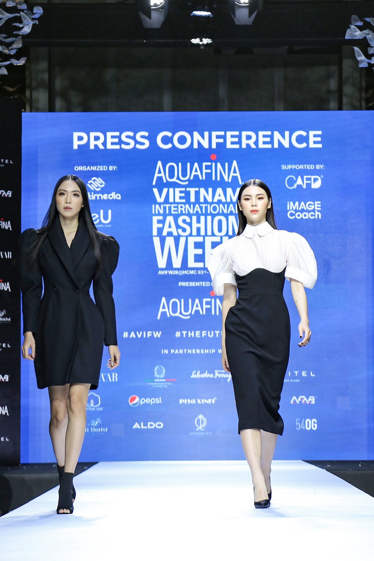 nhung nha thiet ke du tuan le thoi trang viet nam anh 13