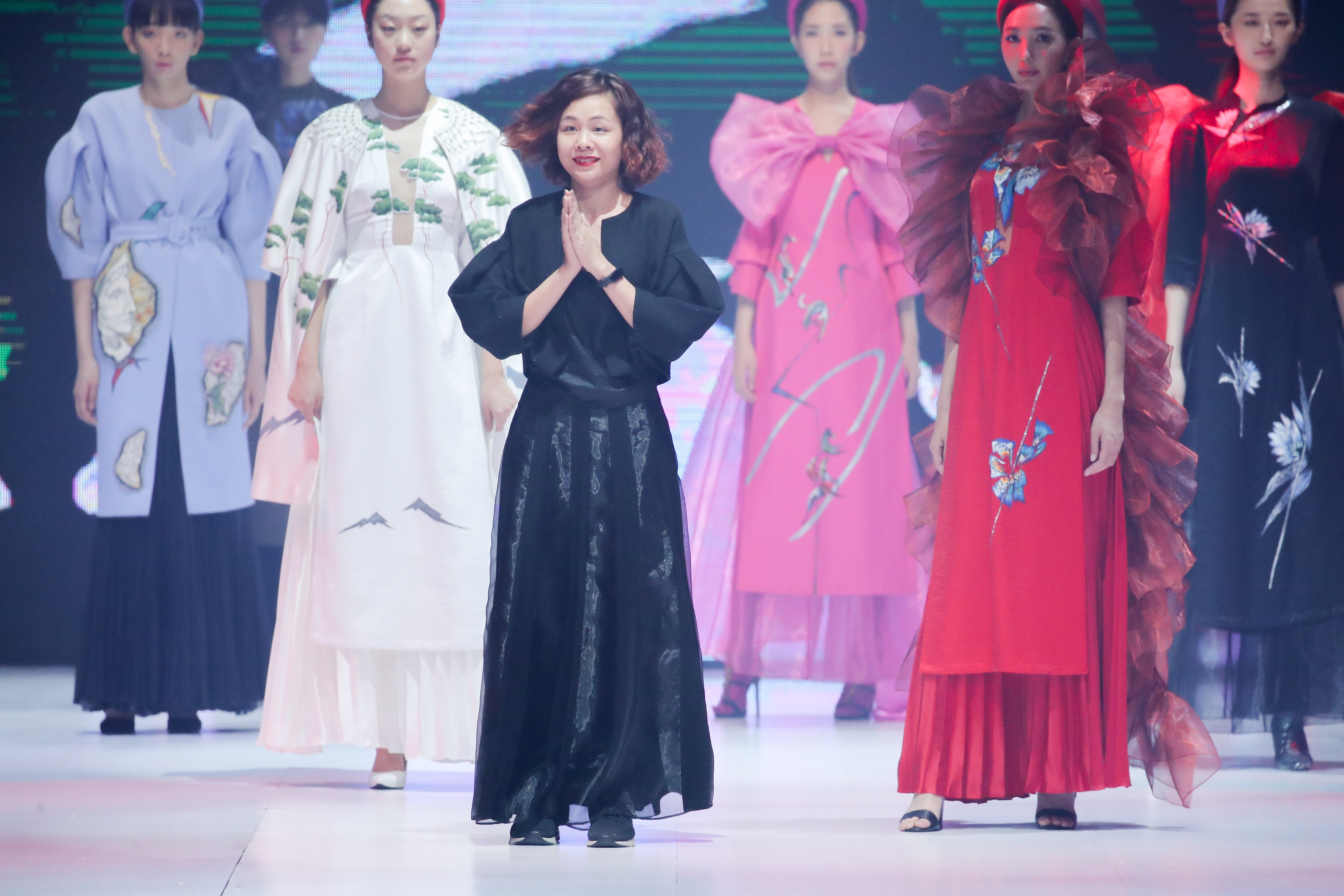 nhung nha thiet ke du tuan le thoi trang viet nam anh 14