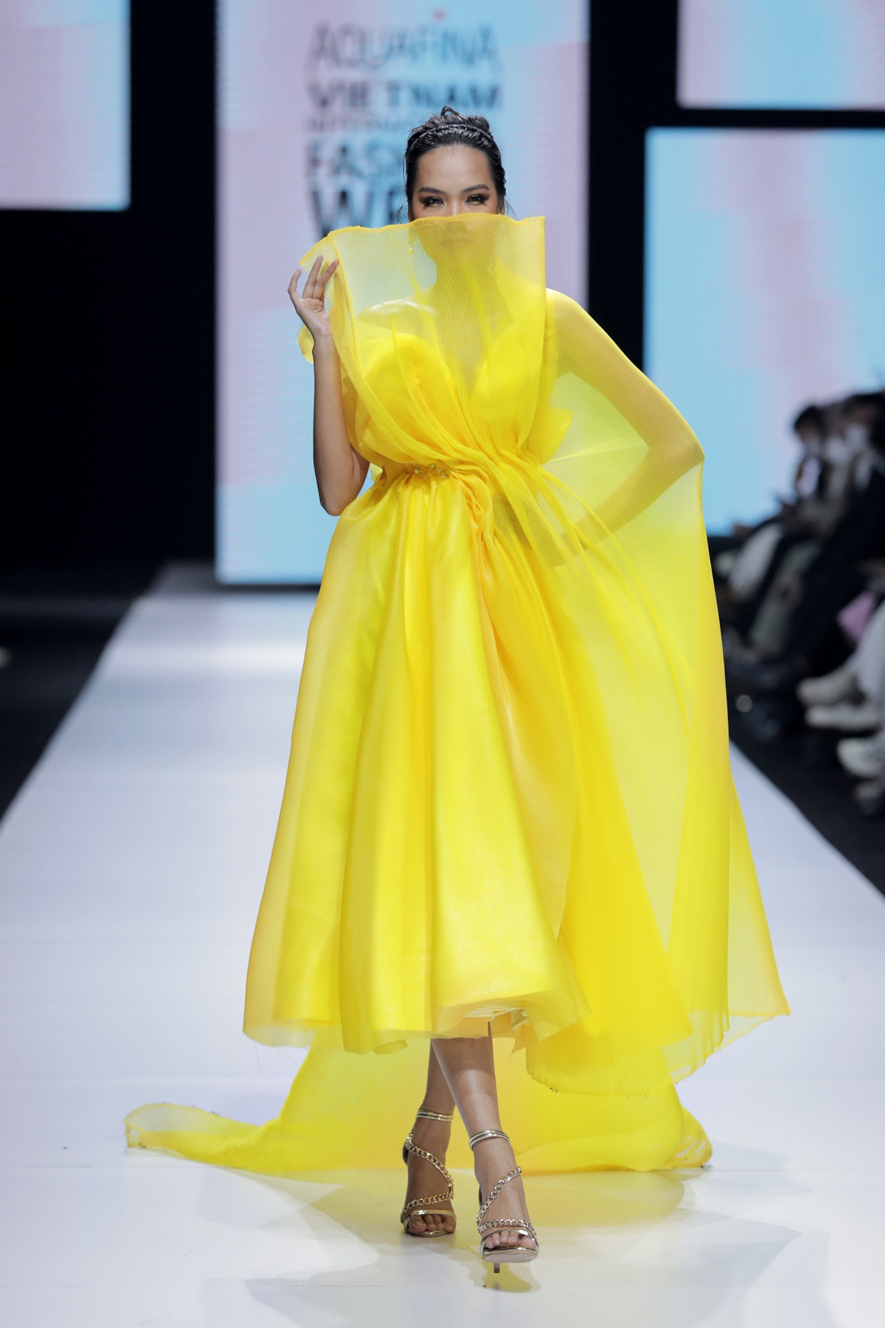 NTK Hoang Minh Ha anh 10