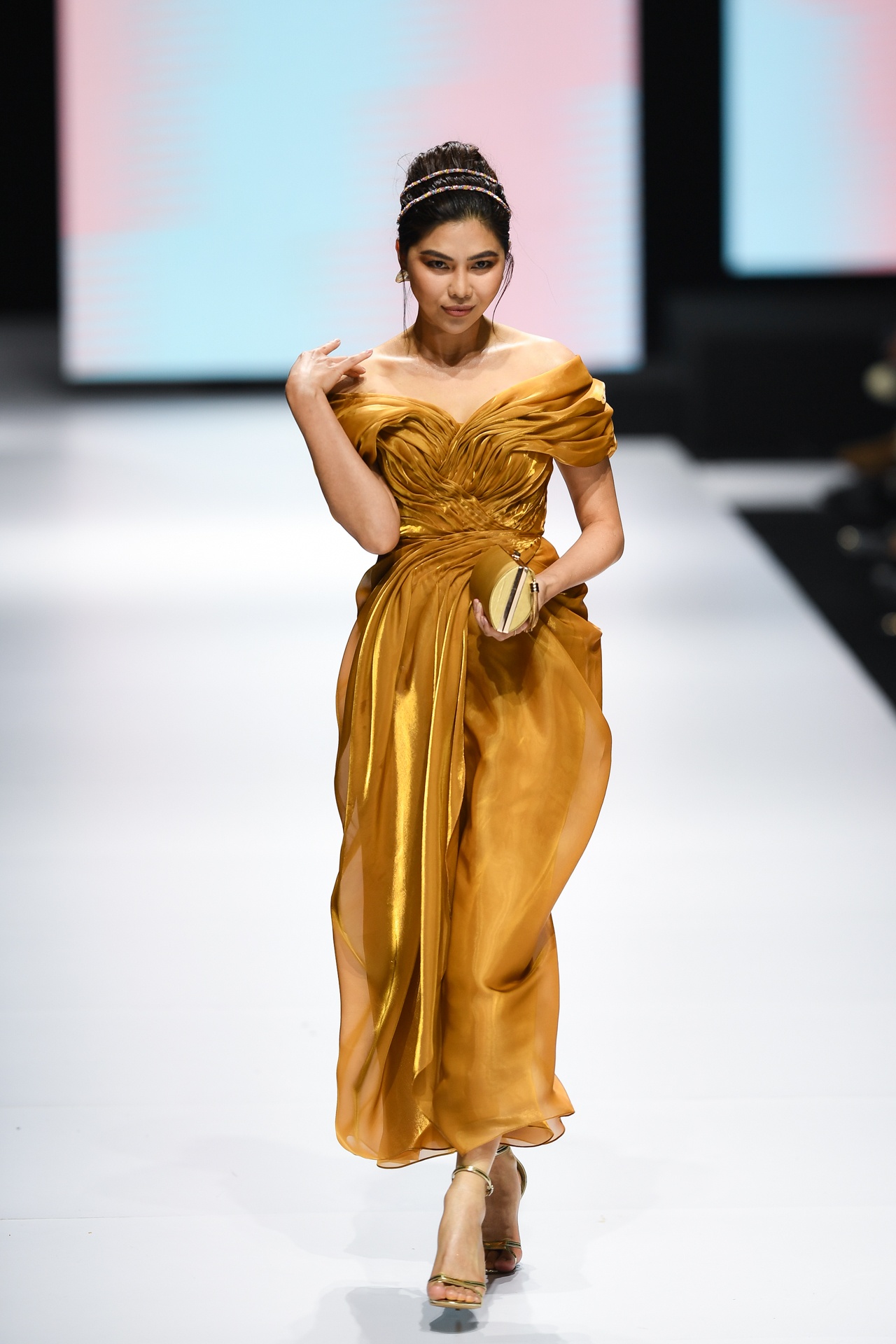 NTK Hoang Minh Ha anh 8