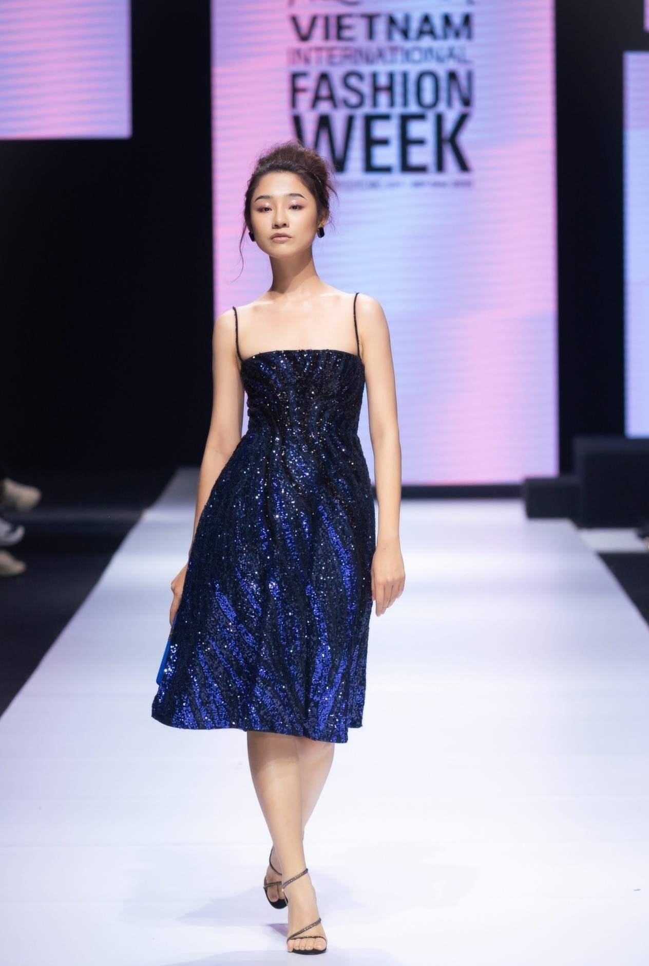 NTK Hoang Minh Ha anh 17