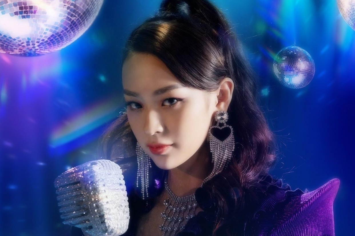 Phi Phuong Anh mac do giong Jennie khi lam ca si? hinh anh