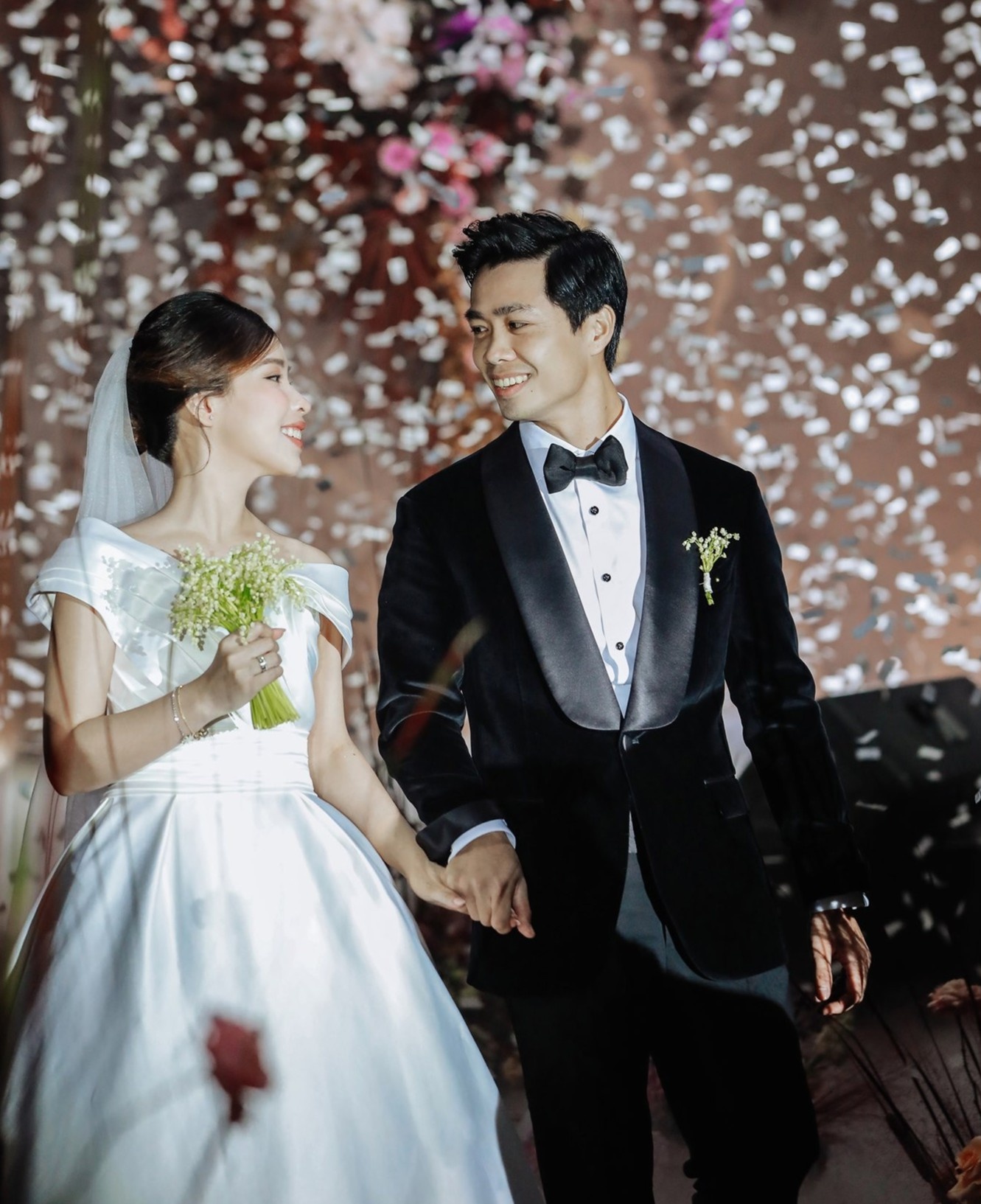 vay cuoi cua vo cau thu Viet anh 8