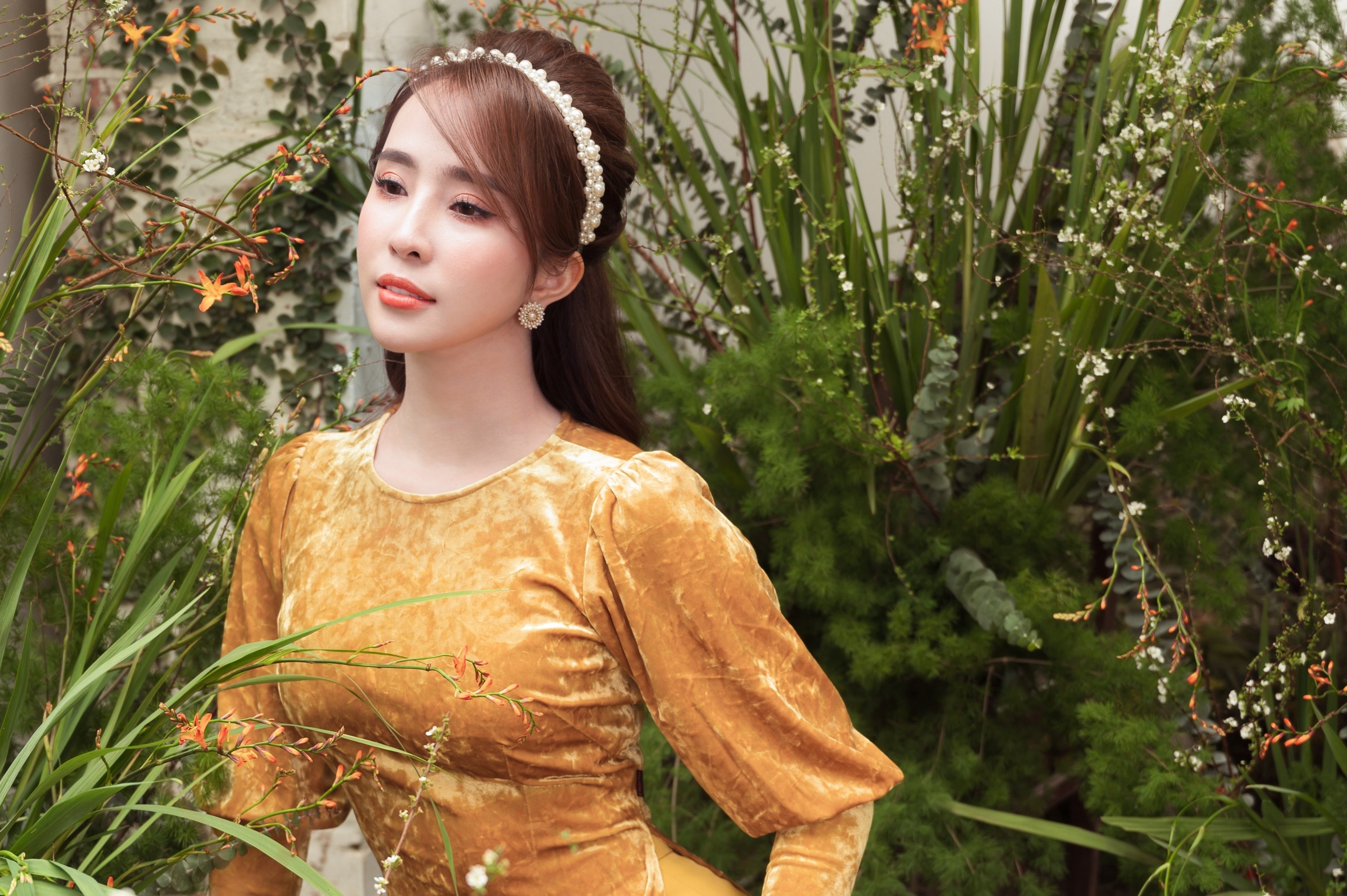 Stylist goi y cach mac ao dai dep don Tet Tan Suu hinh anh