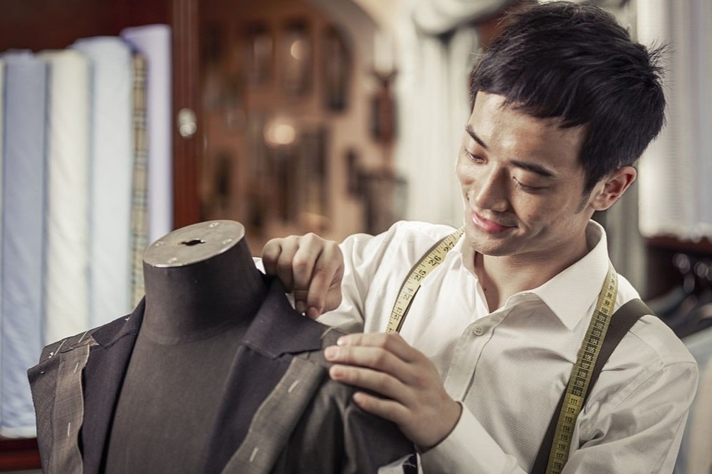 Trao luu tu may va quan ao tai nha cua nam gioi hinh anh