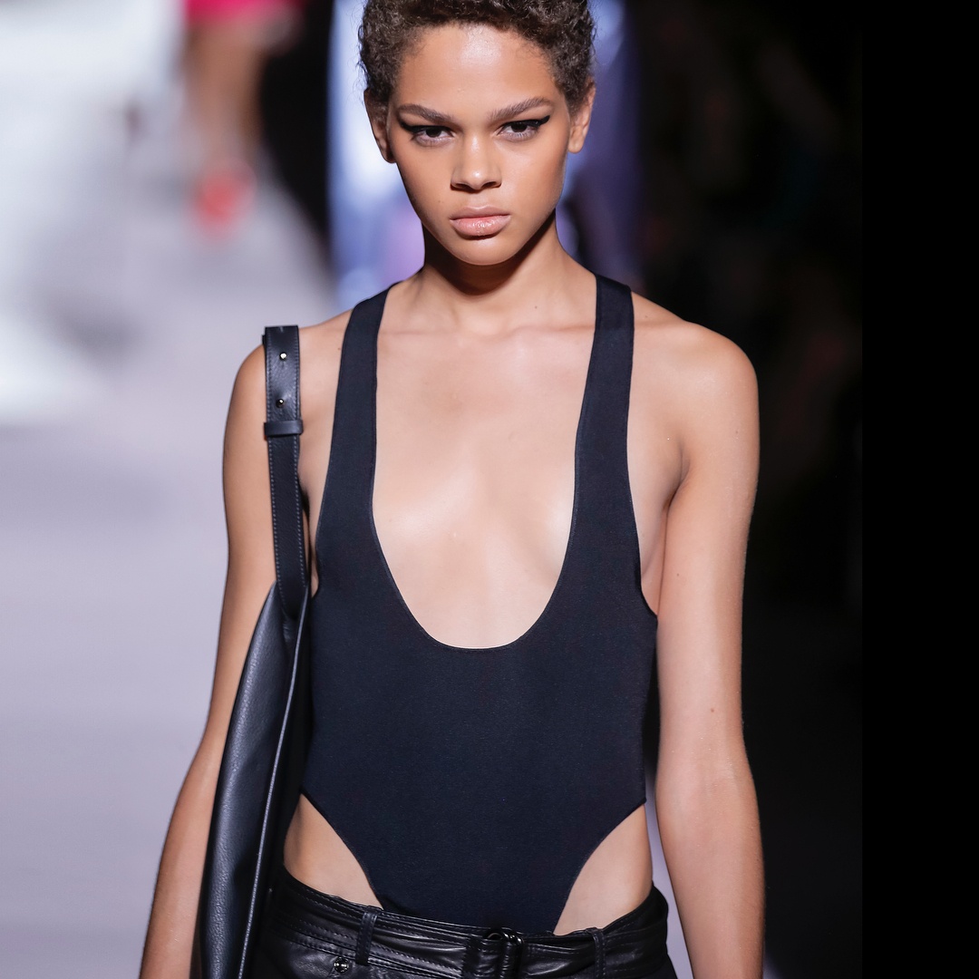 mac do khoet hong anh 6