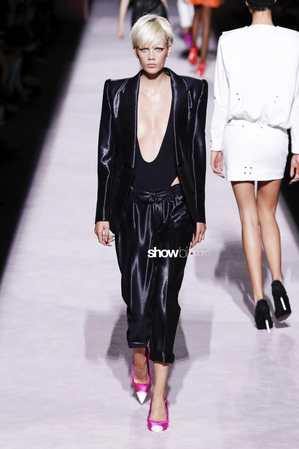 mac do khoet hong anh 5