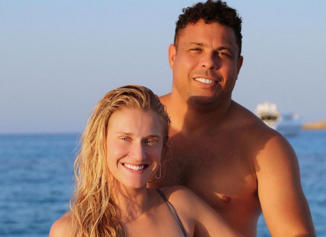 Ban gai nguoi mau cua Ronaldo 'beo' mang bau hinh anh