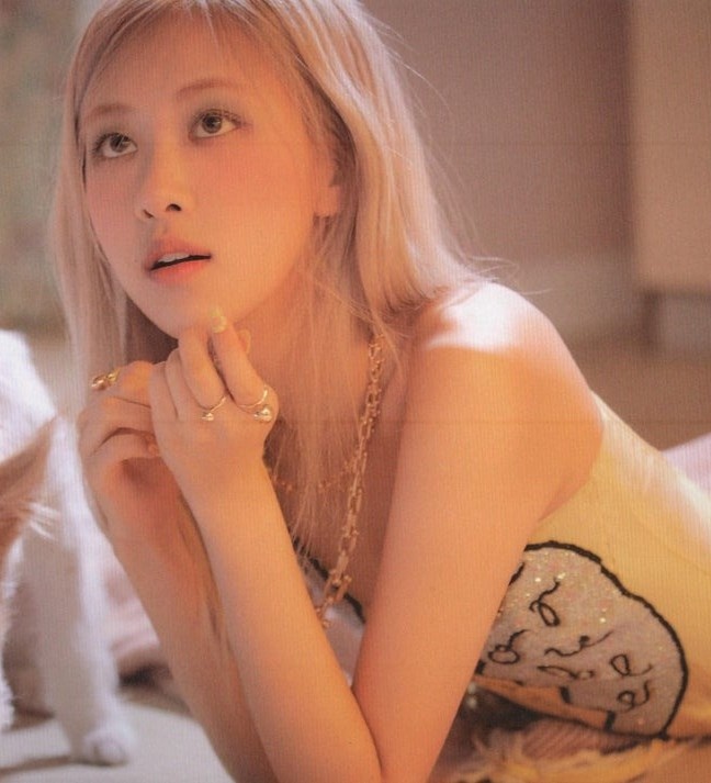 rosé mặc đụng hàng miley cyrus ảnh 1 rose mac dung hang miley cyrus anh 1
