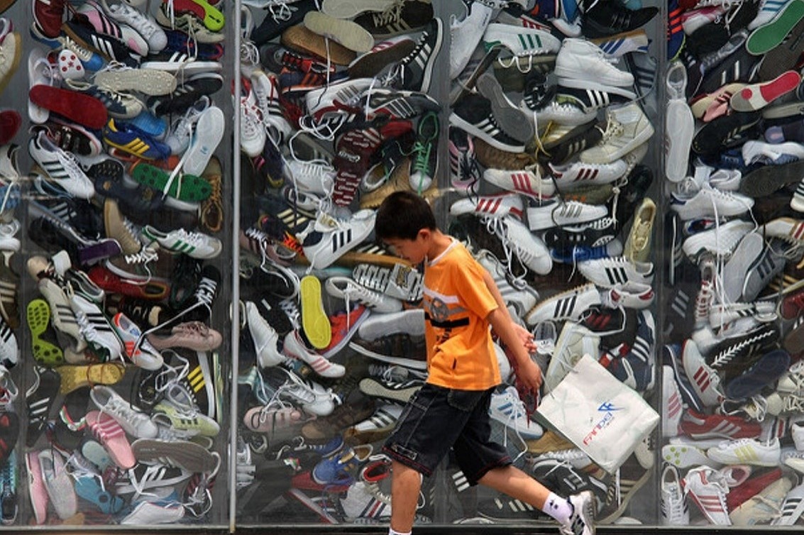 Bai rac cua nganh thoi trang hinh anh