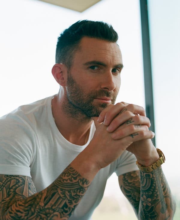 Adam Levine mặc váy ảnh 2 Adam Levine mac vay anh 2