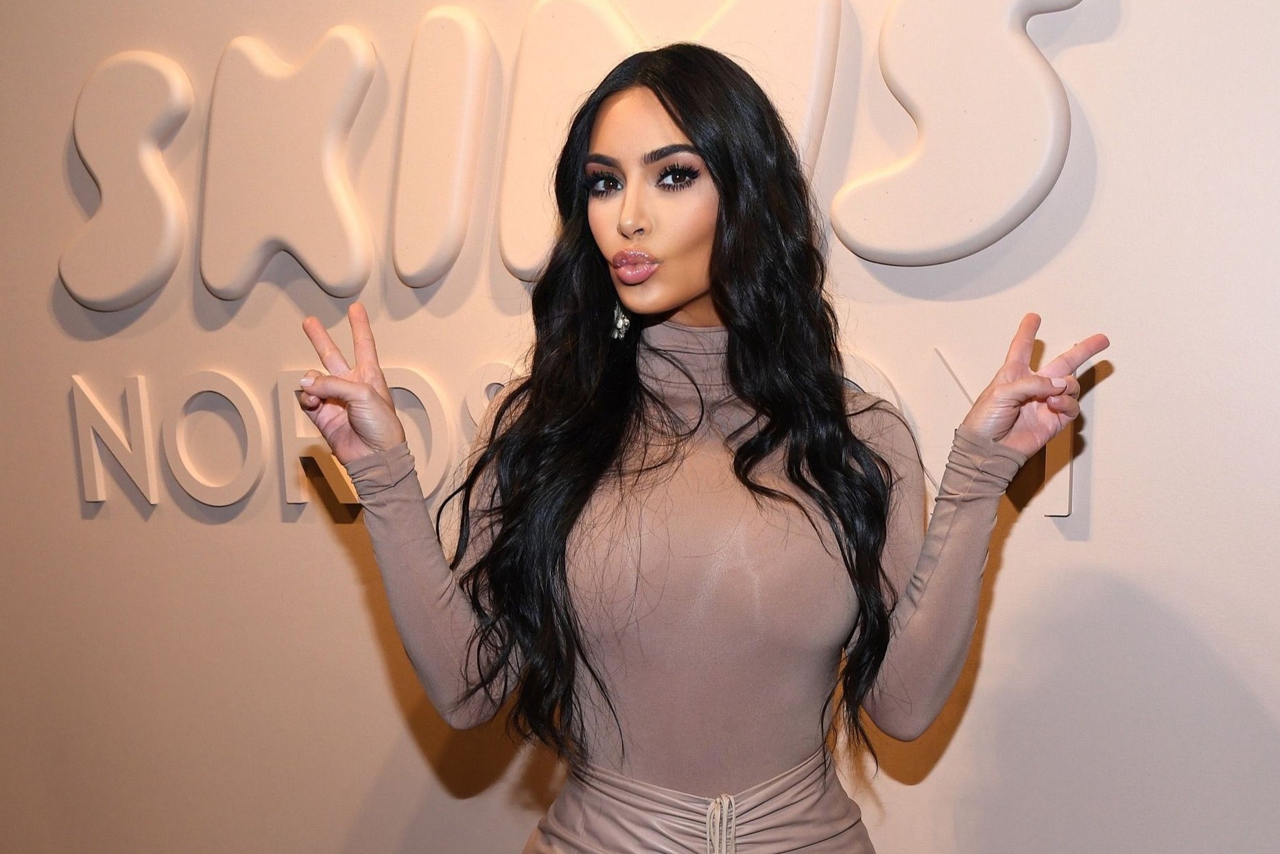 Gia dinh Kim Kardashian kiem tien gioi nhu the nao? hinh anh