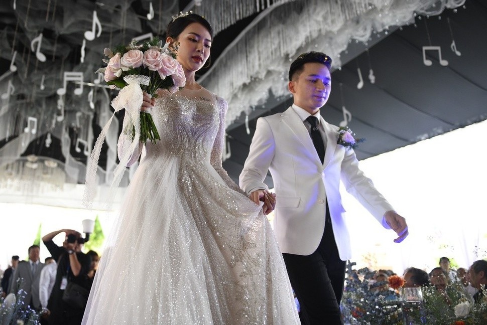 Vo Phan Manh Quynh mac vay cuoi 87,5 trieu dong hinh anh