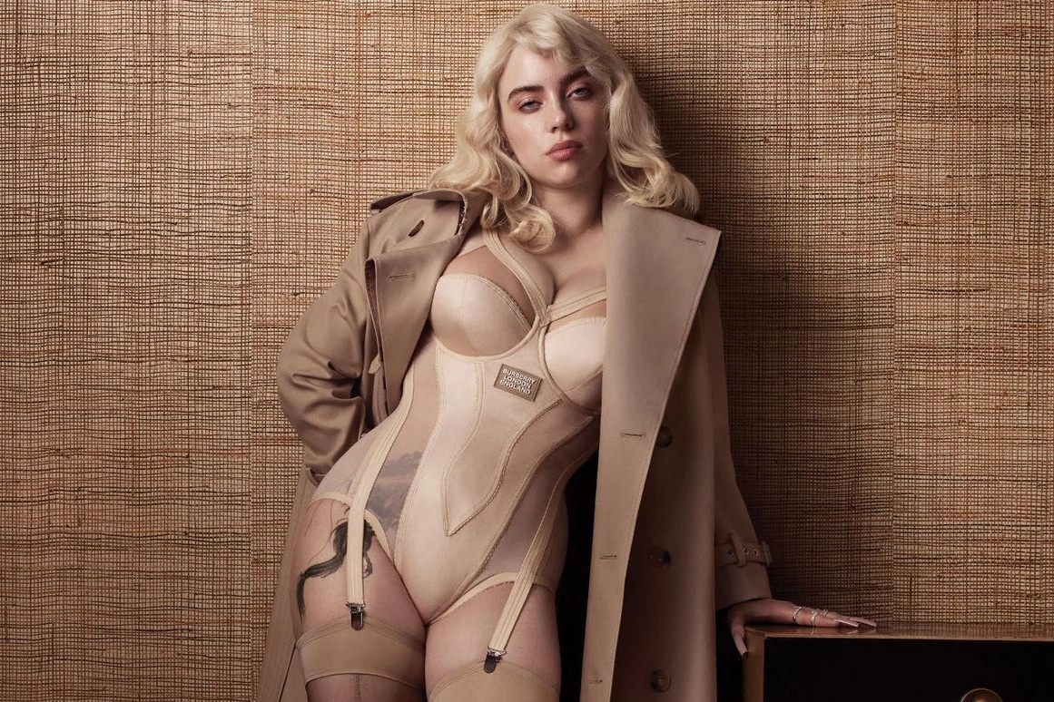 Lo hinh xam o dui cua Billie Eilish hinh anh