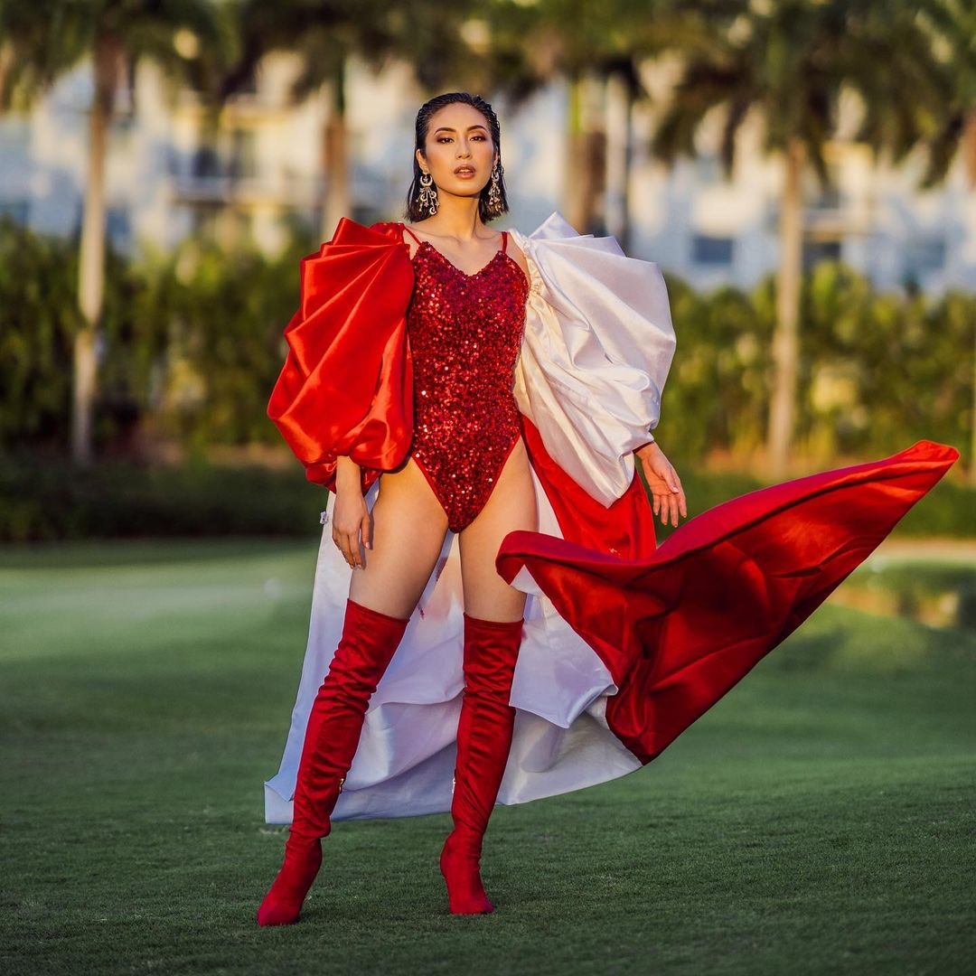 trang phuc dan toc Miss Universe anh 2