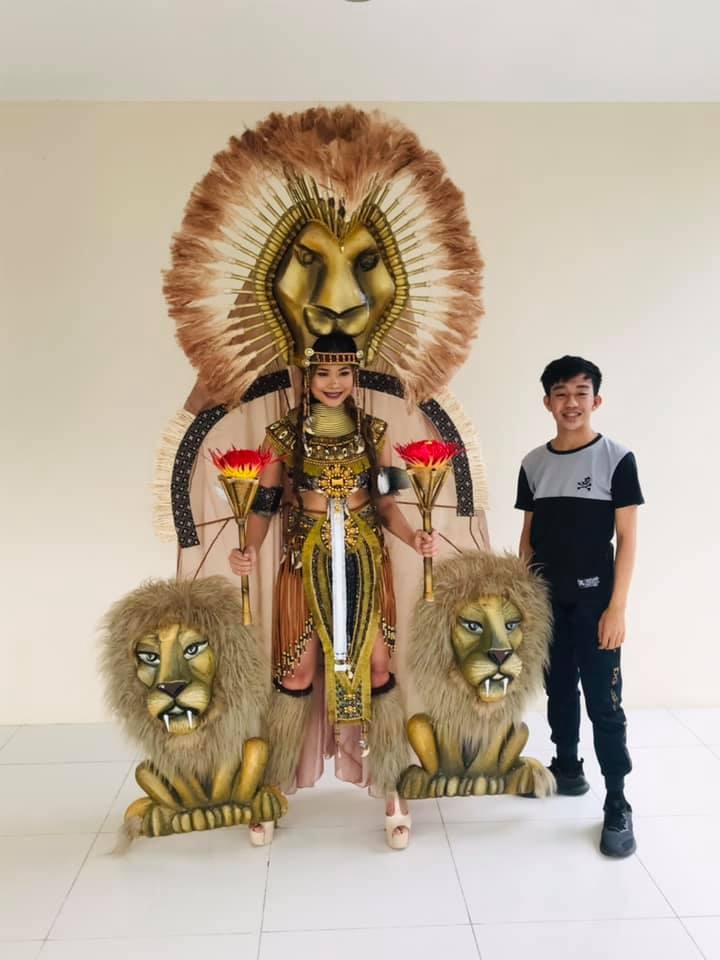 trang phuc dan toc Miss Universe anh 10